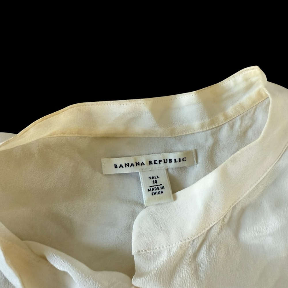 Banana Republic Cream Sleeveless Blouse - Picture 2 of 3